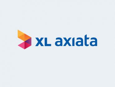 XL Axiata logo